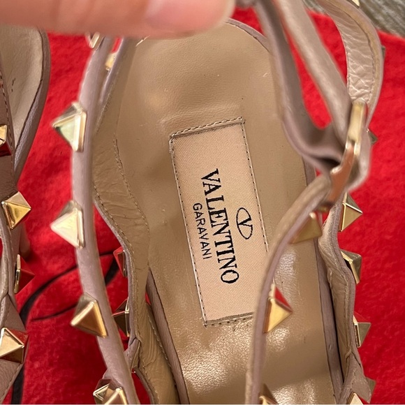 Valentino Garavani Rockstud Heels - Picture 5 of 10
